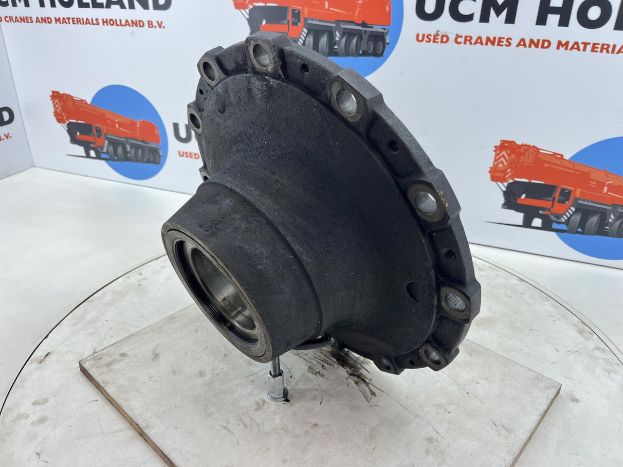 Krupp KMK 3045 Megatrak wheel hub - Wheel hub for Construction machinery: picture 3 Krupp KMK 3045 Megatrak wheel hub - Wheel hub for Construction machinery: picture 3