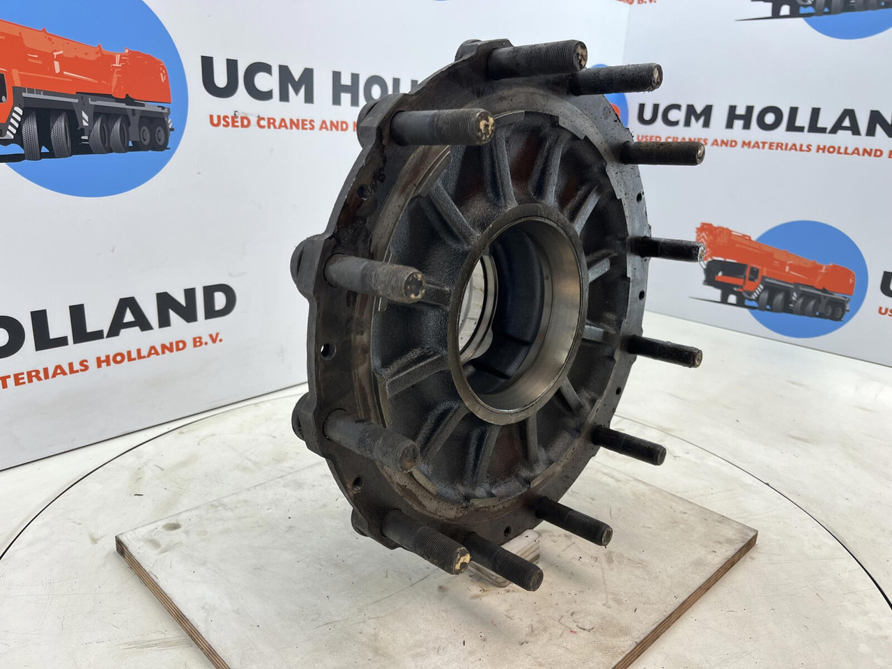 Krupp KMK 3045 Megatrak wheel hub - Wheel hub for Crane: picture 2 Krupp KMK 3045 Megatrak wheel hub - Wheel hub for Crane: picture 2