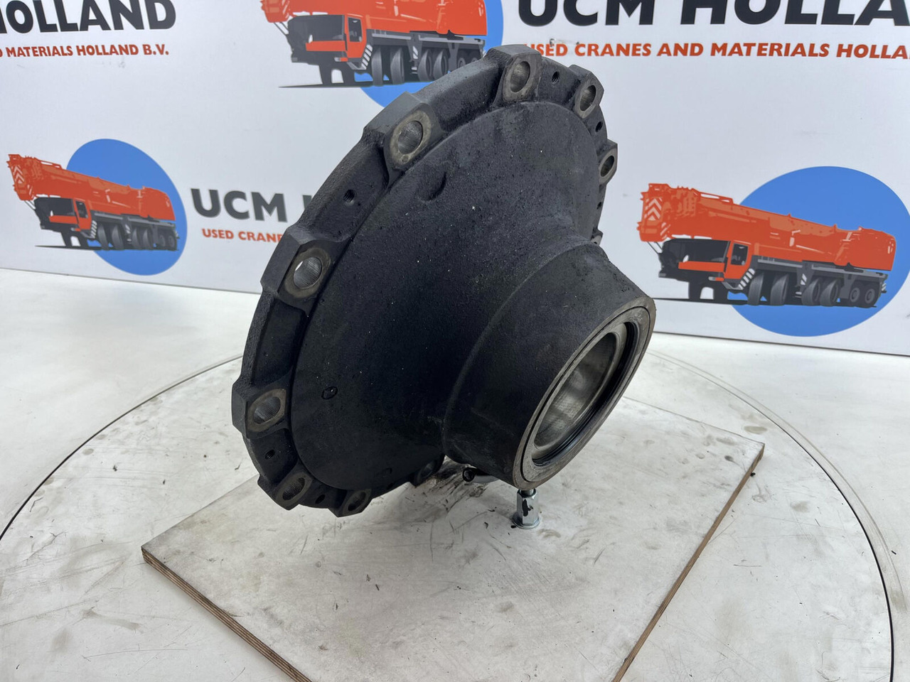 Krupp KMK 3045 Megatrak wheel hub - Wheel hub for Construction machinery: picture 4 Krupp KMK 3045 Megatrak wheel hub - Wheel hub for Construction machinery: picture 4
