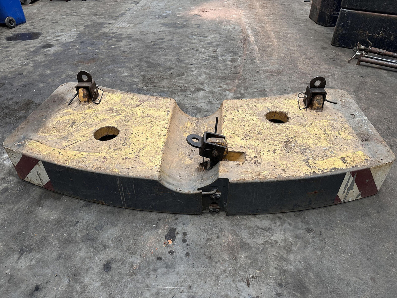 Counterweight for Mobile crane Krupp KMK 4080 - 5110 - 5120 Counterweight 5,8 ton: picture 7 Counterweight for Mobile crane Krupp KMK 4080 - 5110 - 5120 Counterweight 5,8 ton: picture 7