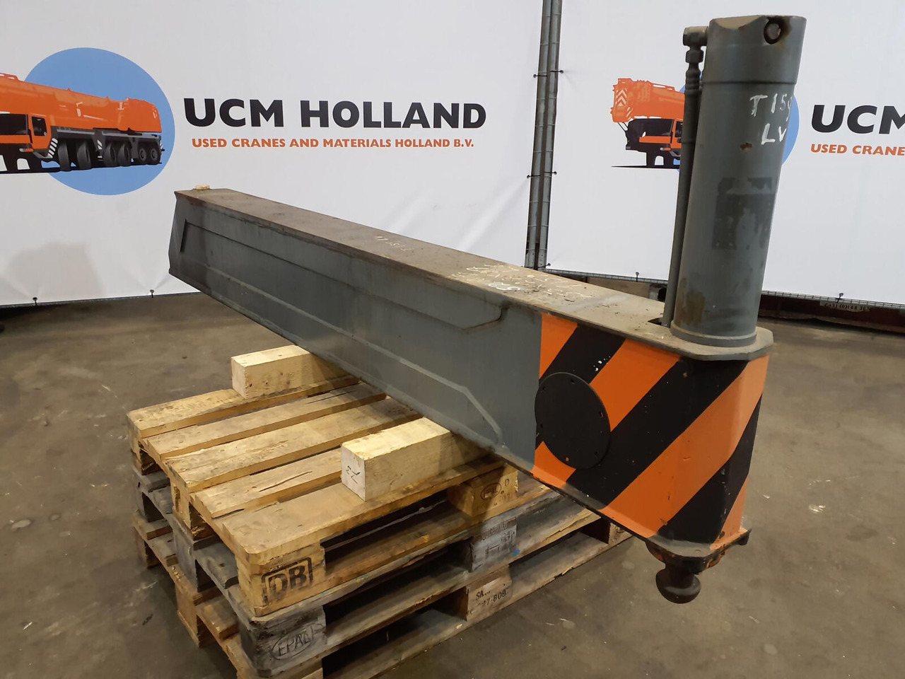 Liebherr LTM 1050-1 sliding beam complete front - Suspension for Mobile crane: picture 1 Liebherr LTM 1050-1 sliding beam complete front - Suspension for Mobile crane: picture 1