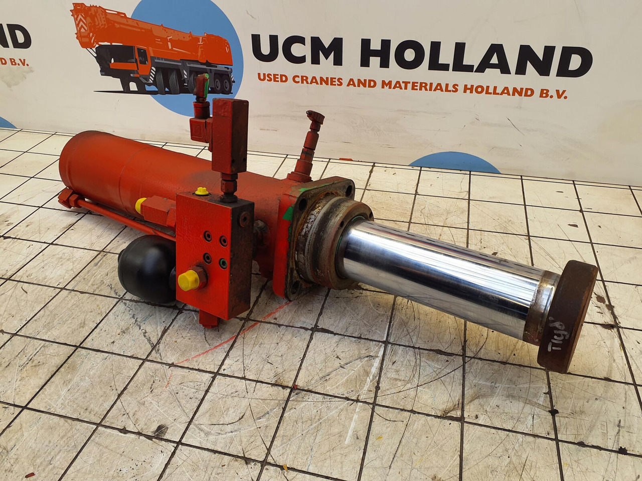 Liebherr LTM 1060-2 counterweight cylinder - Hydraulic cylinder for Mobile crane: picture 1 Liebherr LTM 1060-2 counterweight cylinder - Hydraulic cylinder for Mobile crane: picture 1