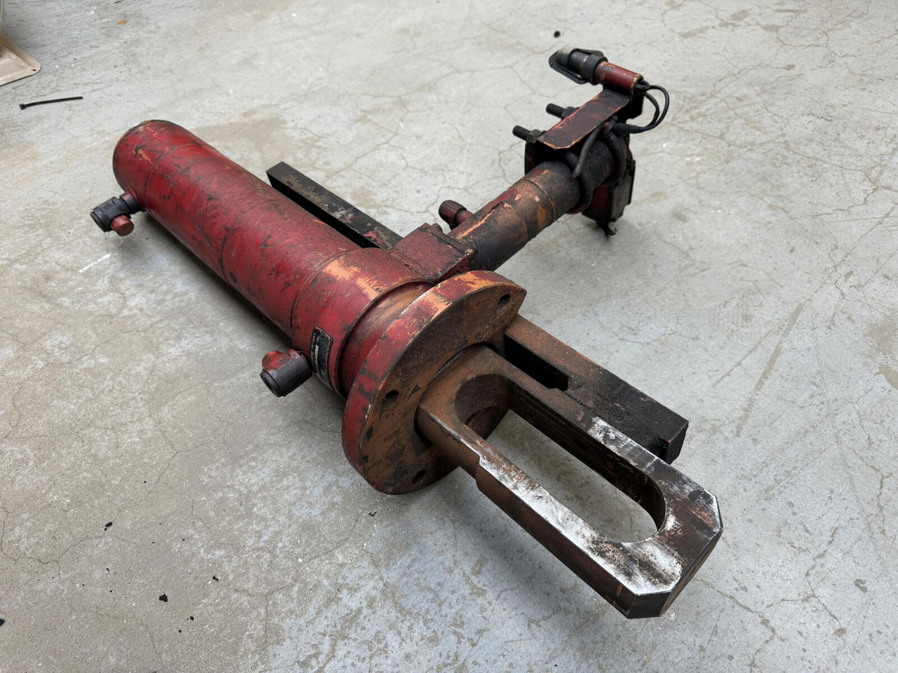 Liebherr LTM 1060 counterweight cylinder - Hydraulic cylinder for Mobile crane: picture 3 Liebherr LTM 1060 counterweight cylinder - Hydraulic cylinder for Mobile crane: picture 3