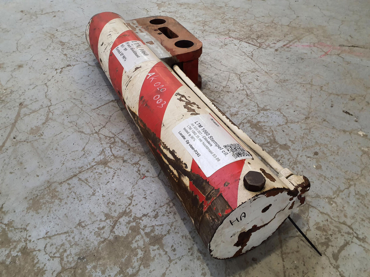 Liebherr LTM 1060 outrigger cylinder - Hydraulic cylinder for Crane: picture 3 Liebherr LTM 1060 outrigger cylinder - Hydraulic cylinder for Crane: picture 3