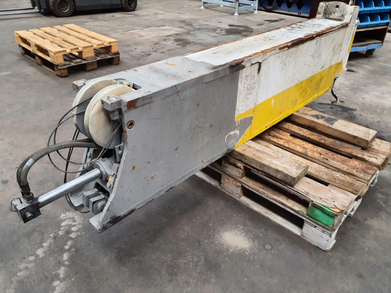 Liebherr LTM 1090-2 outrigger beam - Suspension for Crane: picture 3 Liebherr LTM 1090-2 outrigger beam - Suspension for Crane: picture 3