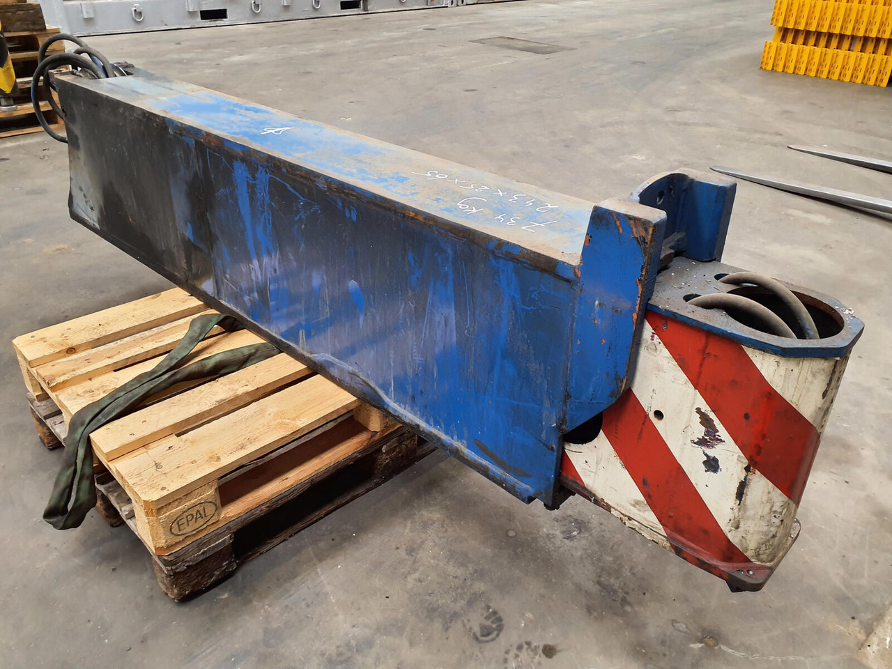 Liebherr LTM 1090-2 sliding beam with sliding cylinder - Suspension for Mobile crane: picture 1 Liebherr LTM 1090-2 sliding beam with sliding cylinder - Suspension for Mobile crane: picture 1