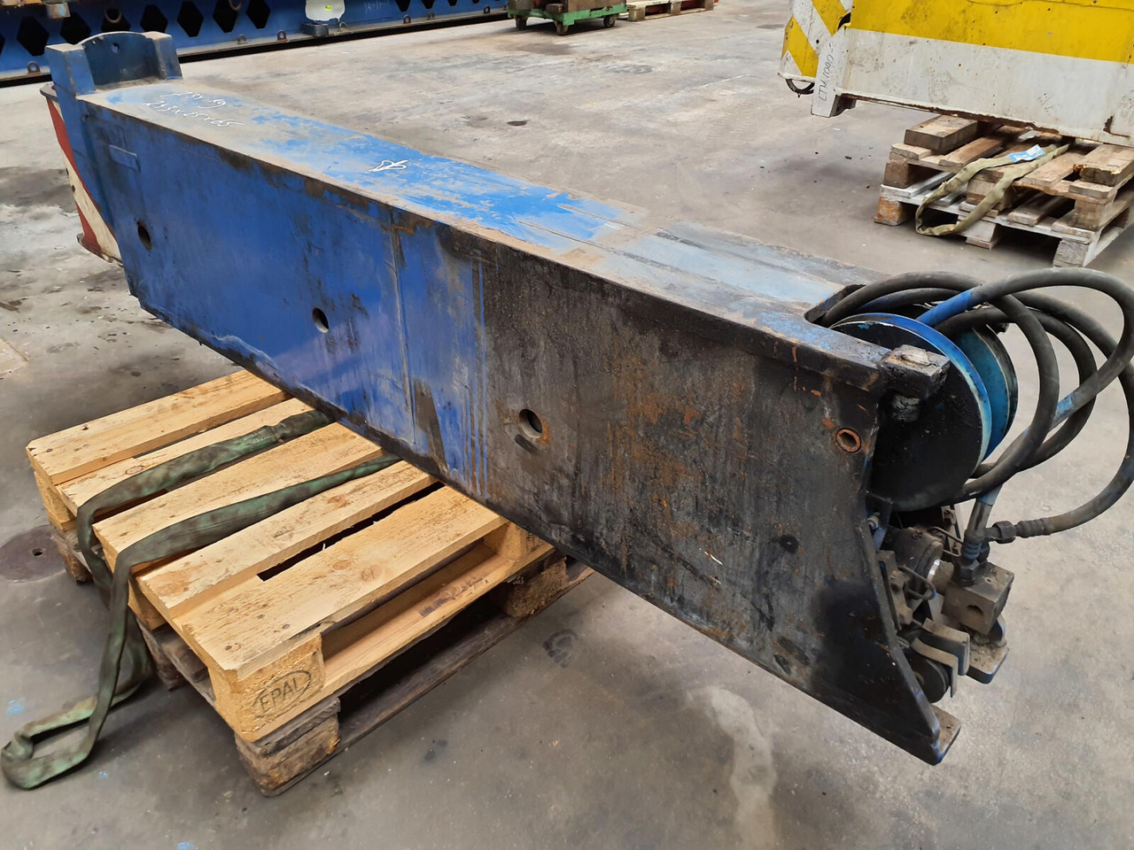 Liebherr LTM 1090-2 sliding beam with sliding cylinder - Suspension for Mobile crane: picture 4 Liebherr LTM 1090-2 sliding beam with sliding cylinder - Suspension for Mobile crane: picture 4