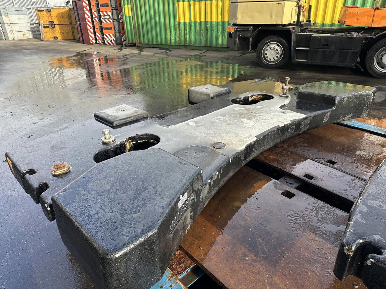 Liebherr LTM 1100-5.2 Counterweight 5 ton - Counterweight for Mobile crane: picture 1 Liebherr LTM 1100-5.2 Counterweight 5 ton - Counterweight for Mobile crane: picture 1