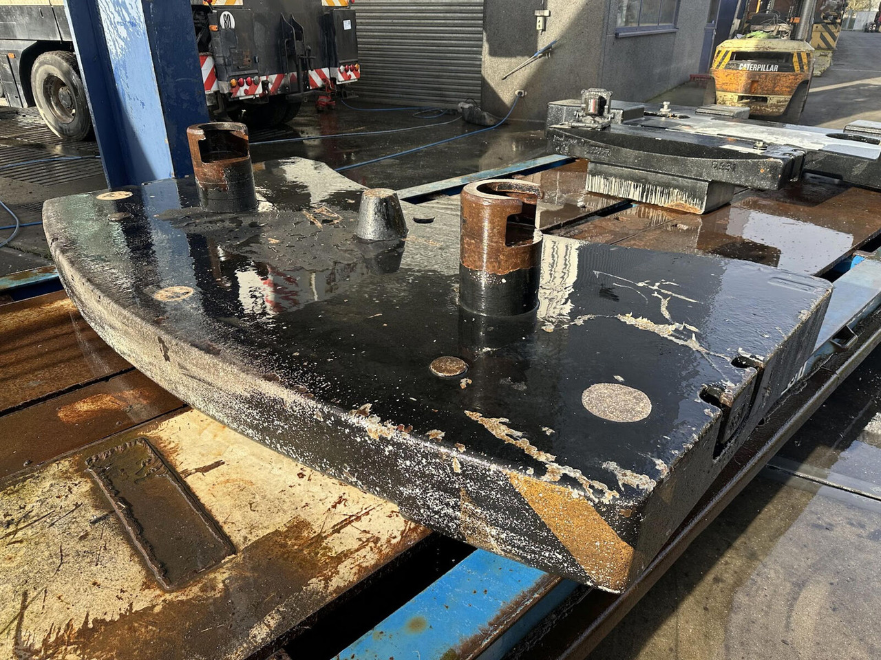 Liebherr LTM 1100-5.2 Counterweight 6,5 ton - Counterweight for Mobile crane: picture 1 Liebherr LTM 1100-5.2 Counterweight 6,5 ton - Counterweight for Mobile crane: picture 1