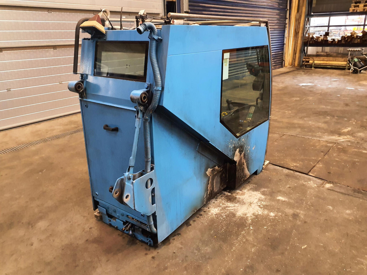 Liebherr LTM 1400-7.1 upper cabin - Cab for Mobile crane: picture 4 Liebherr LTM 1400-7.1 upper cabin - Cab for Mobile crane: picture 4