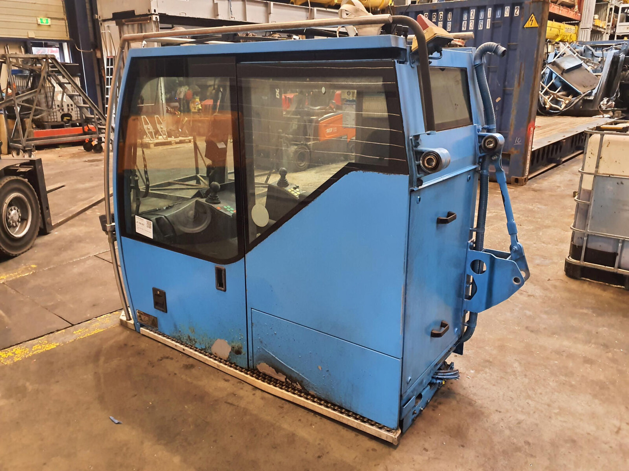 Liebherr LTM 1400-7.1 upper cabin - Cab for Mobile crane: picture 2 Liebherr LTM 1400-7.1 upper cabin - Cab for Mobile crane: picture 2