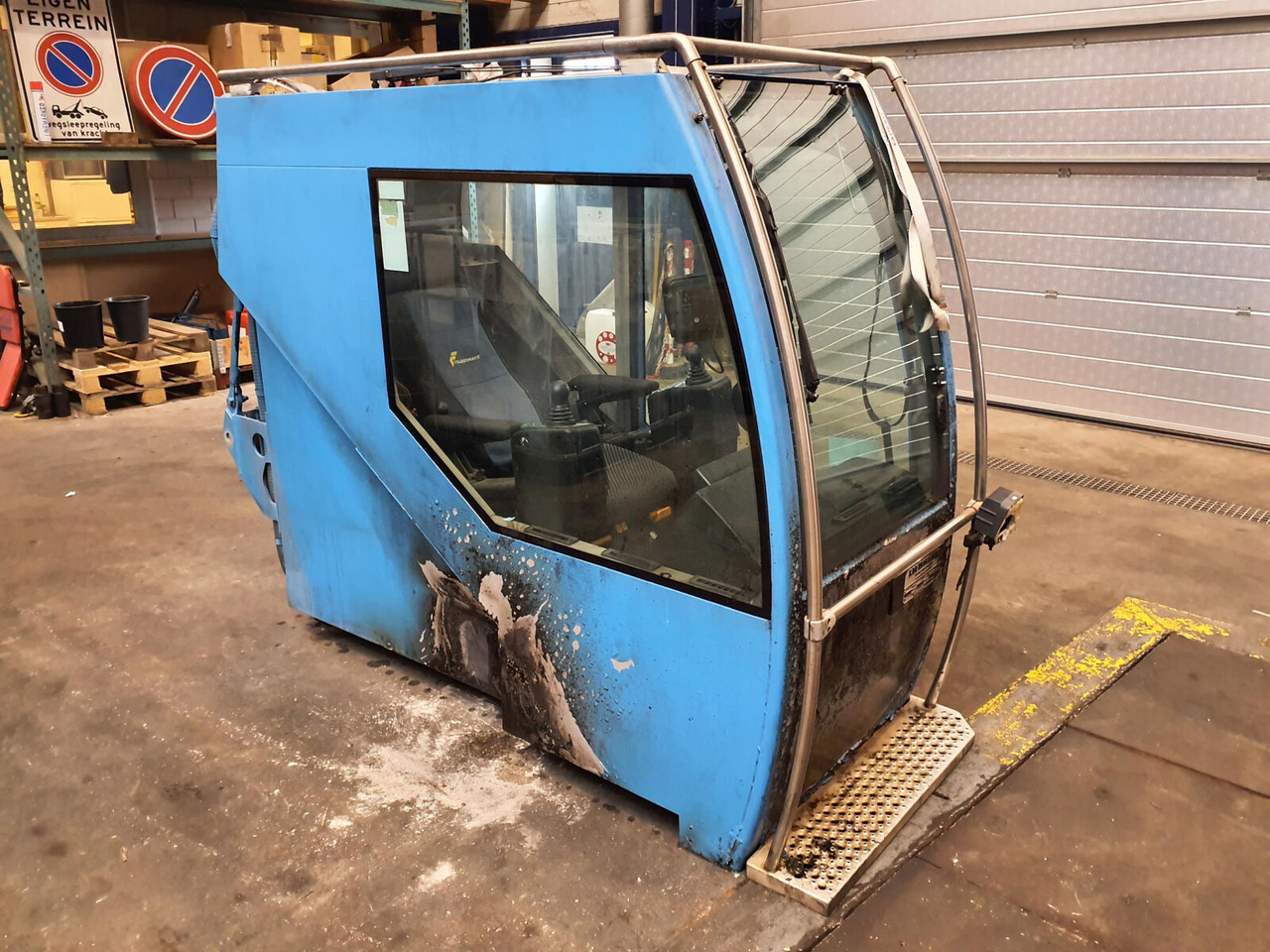 Liebherr LTM 1400-7.1 upper cabin - Cab for Mobile crane: picture 3 Liebherr LTM 1400-7.1 upper cabin - Cab for Mobile crane: picture 3