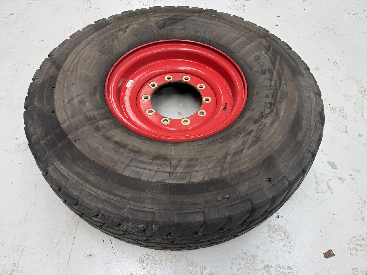 Liebherr Wheel 445/95 R25 10 12 1p - Wheel and tire package: picture 2 Liebherr Wheel 445/95 R25 10 12 1p - Wheel and tire package: picture 2