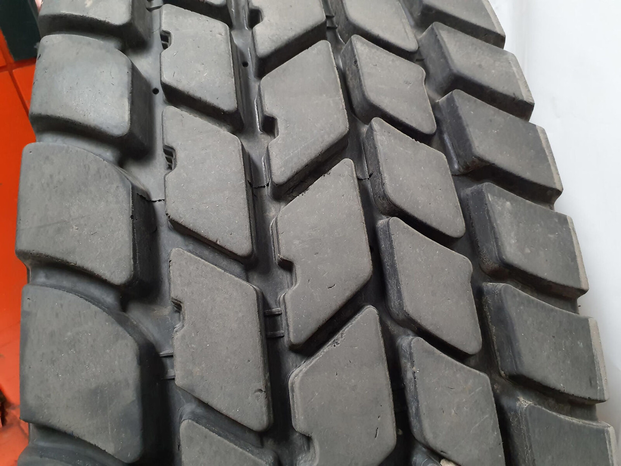 Michelin Wheel 445/95R25 10 12 1p - Wheel and tire package for Crane: picture 5 Michelin Wheel 445/95R25 10 12 1p - Wheel and tire package for Crane: picture 5
