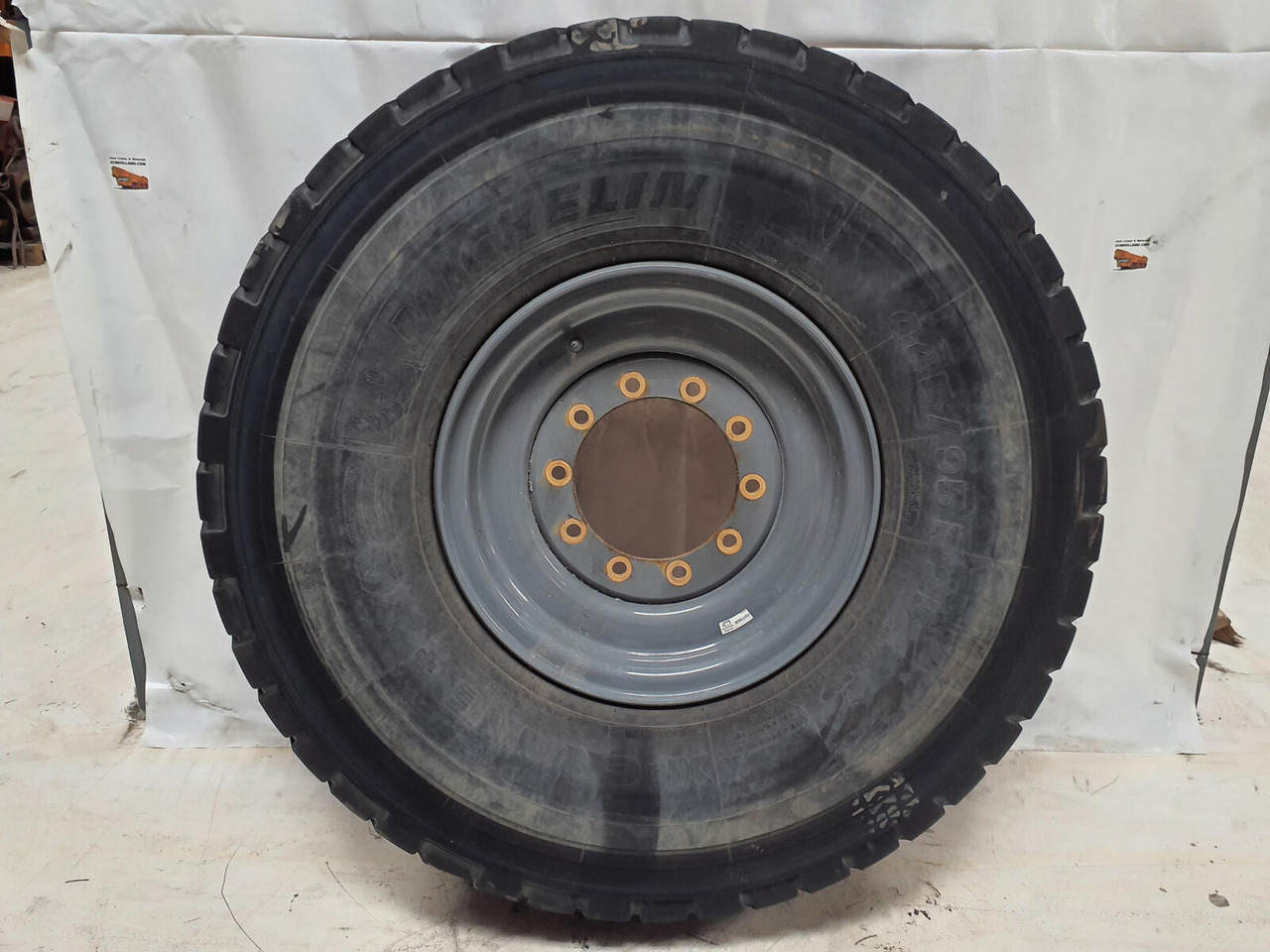 Michelin Wheel 445/95R25 10 12 1p - Wheel and tire package for Crane: picture 1 Michelin Wheel 445/95R25 10 12 1p - Wheel and tire package for Crane: picture 1