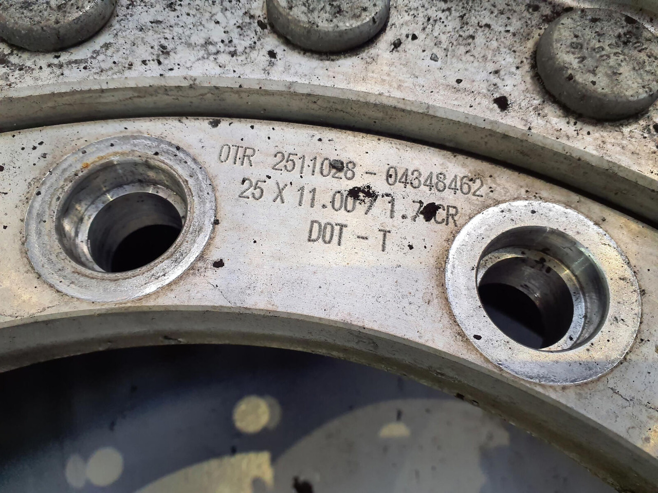 Michelin Wheel 445/95R25 12 9 2p alu - Wheel and tire package for Crane: picture 4 Michelin Wheel 445/95R25 12 9 2p alu - Wheel and tire package for Crane: picture 4