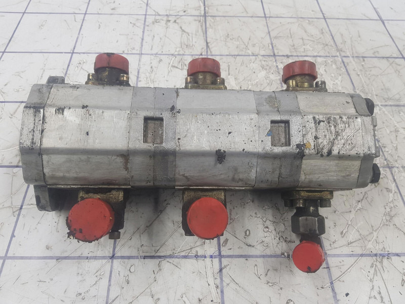 Sauer Sundstrand 3 way gear pump - Hydraulic pump for Crane: picture 4 Sauer Sundstrand 3 way gear pump - Hydraulic pump for Crane: picture 4