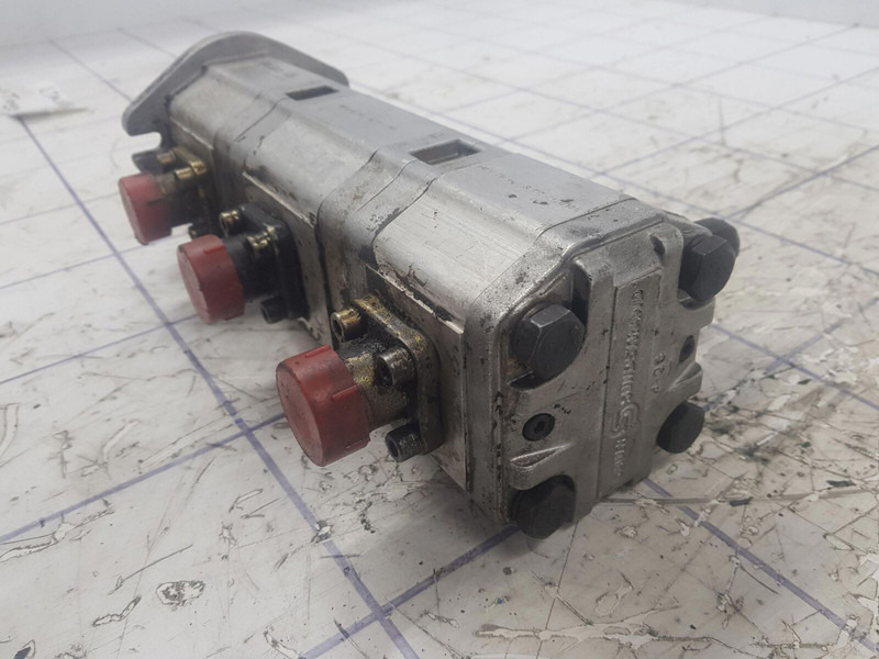 Sauer Sundstrand 3 way gear pump - Hydraulic pump for Crane: picture 3 Sauer Sundstrand 3 way gear pump - Hydraulic pump for Crane: picture 3