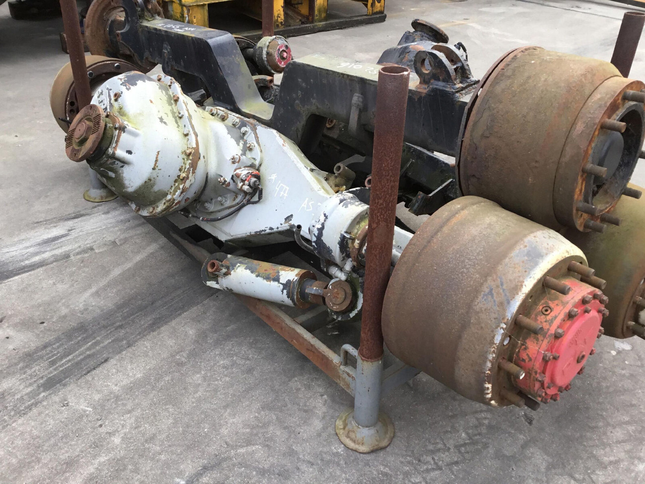 Spierings SK 477 axle 3 - Axle and parts for Mobile crane: picture 2 Spierings SK 477 axle 3 - Axle and parts for Mobile crane: picture 2
