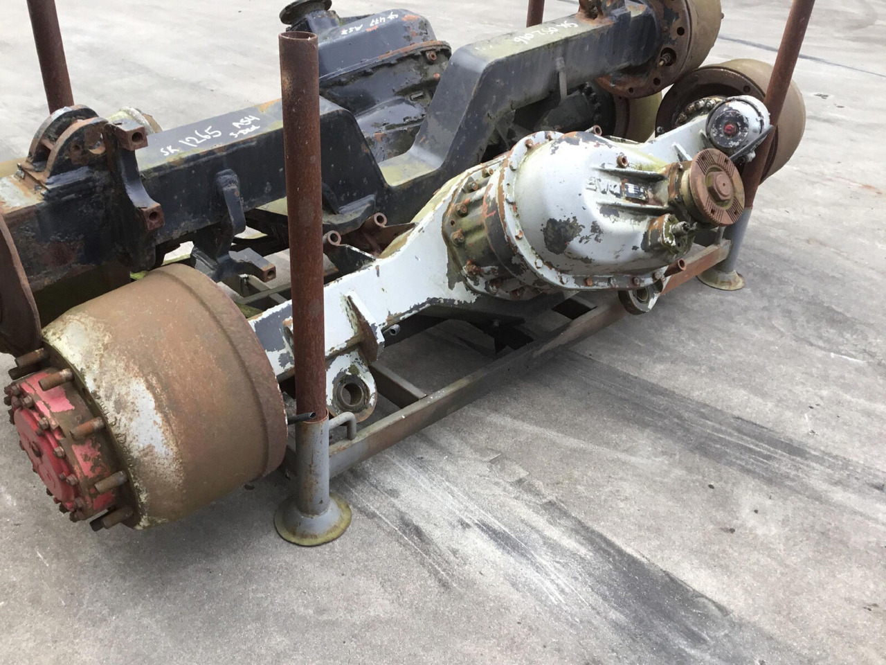 Spierings SK 477 axle 3 - Axle and parts for Mobile crane: picture 1 Spierings SK 477 axle 3 - Axle and parts for Mobile crane: picture 1
