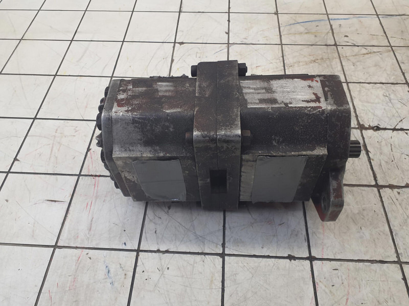 Sundstrand dual gear pump - Hydraulic pump for Crane: picture 1 Sundstrand dual gear pump - Hydraulic pump for Crane: picture 1