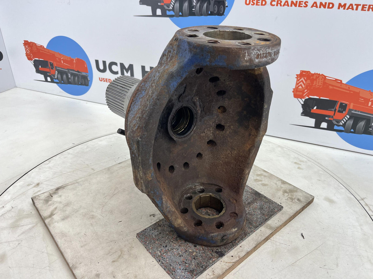 Terex AC 155, AC 205 Steering knuckle 16 holes - Steering knuckle for Mobile crane: picture 4 Terex AC 155, AC 205 Steering knuckle 16 holes - Steering knuckle for Mobile crane: picture 4