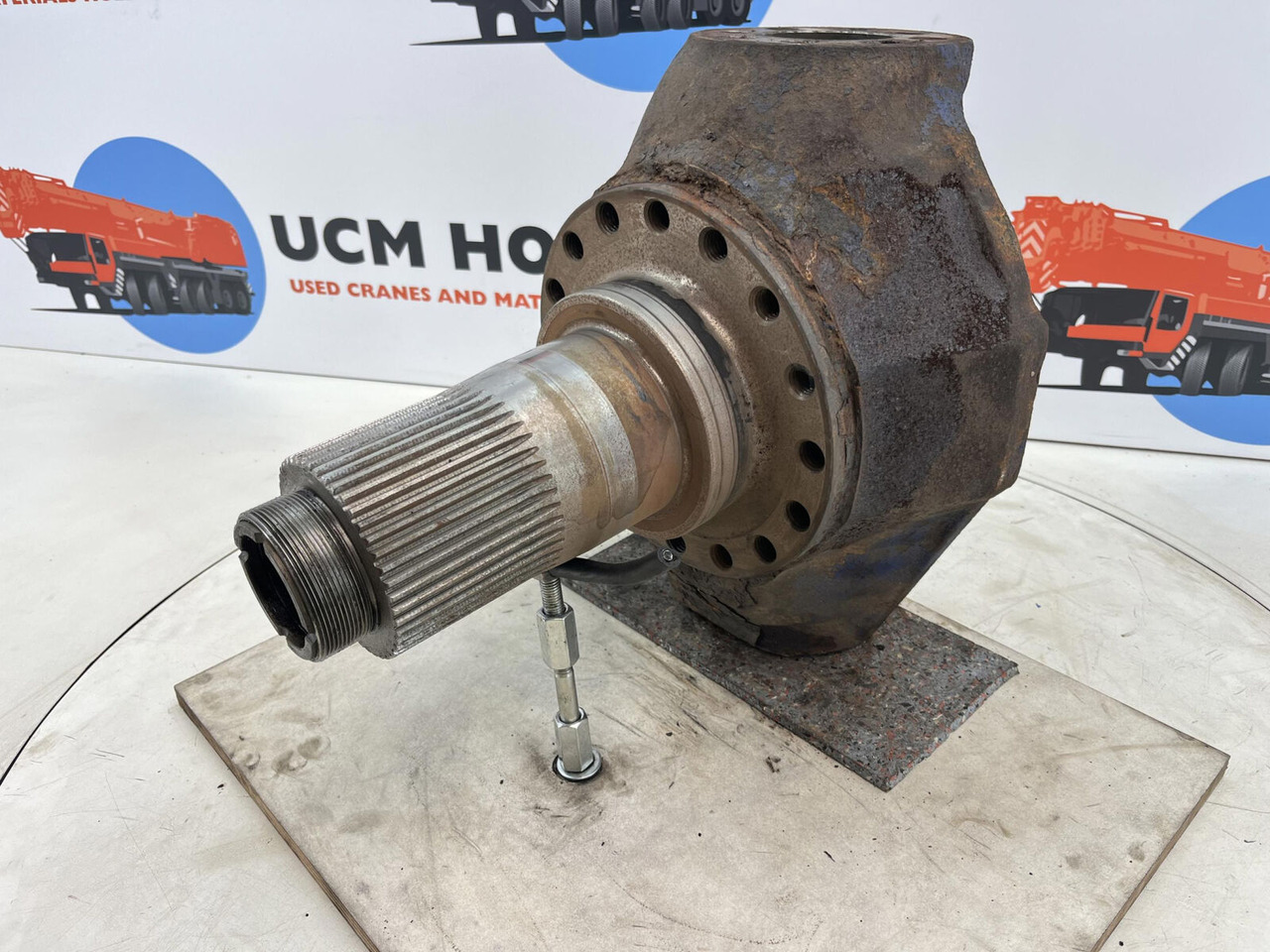 Terex AC 155, AC 205 Steering knuckle 16 holes - Steering knuckle for Mobile crane: picture 1 Terex AC 155, AC 205 Steering knuckle 16 holes - Steering knuckle for Mobile crane: picture 1