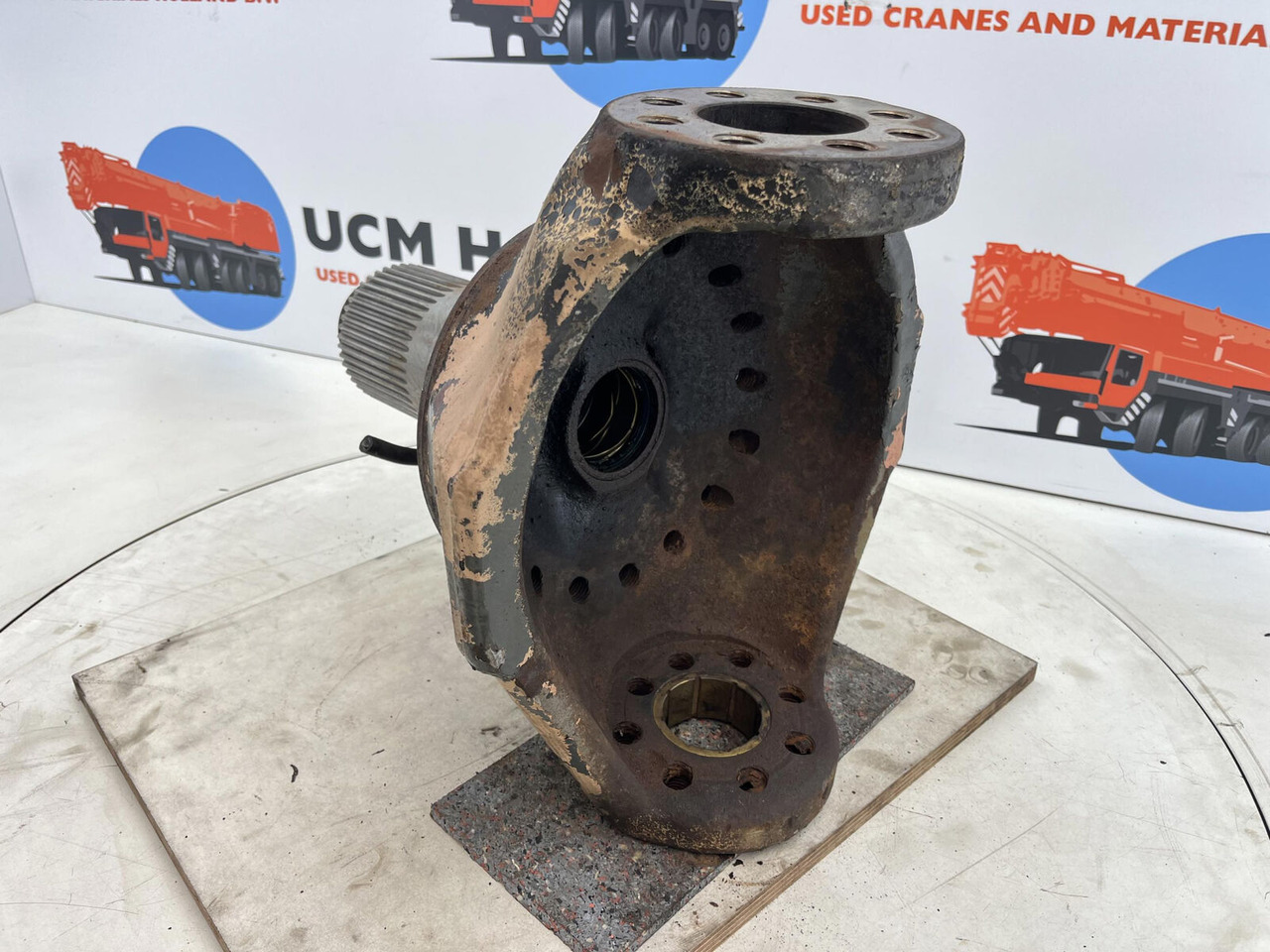 Terex AC 155 steering knuckle 16 holes axle 2 and 3 - Steering knuckle for Mobile crane: picture 4 Terex AC 155 steering knuckle 16 holes axle 2 and 3 - Steering knuckle for Mobile crane: picture 4