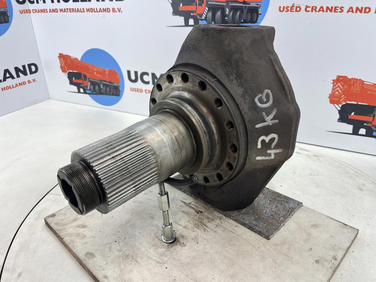 Terex AC 155 steering knuckle 16 holes axle 3 - Steering knuckle for Mobile crane: picture 1 Terex AC 155 steering knuckle 16 holes axle 3 - Steering knuckle for Mobile crane: picture 1