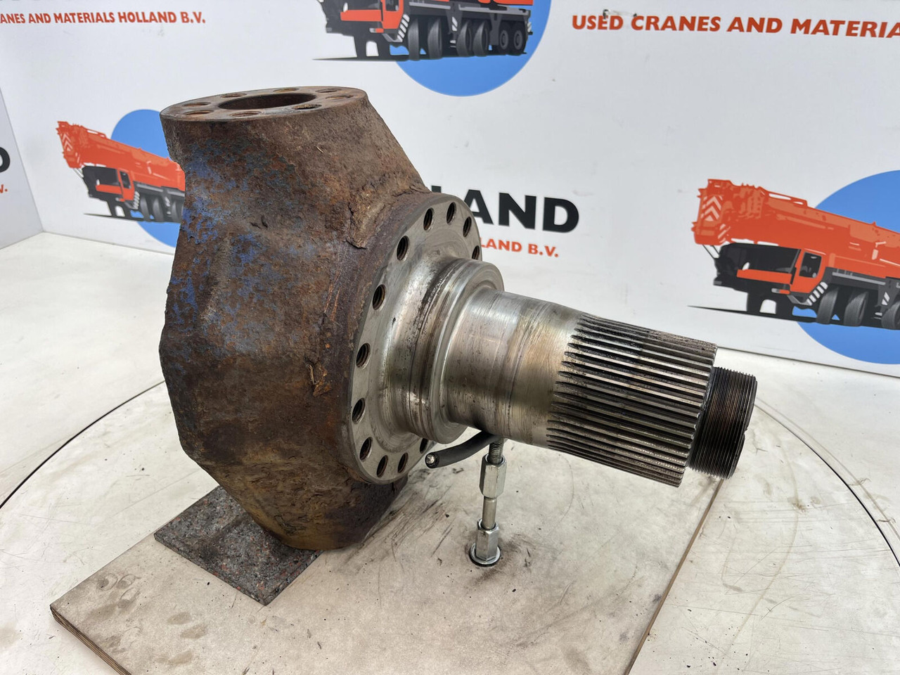 Terex AC 205 Steering knuckle 16 holes axle 4 - Steering knuckle for Mobile crane: picture 3 Terex AC 205 Steering knuckle 16 holes axle 4 - Steering knuckle for Mobile crane: picture 3