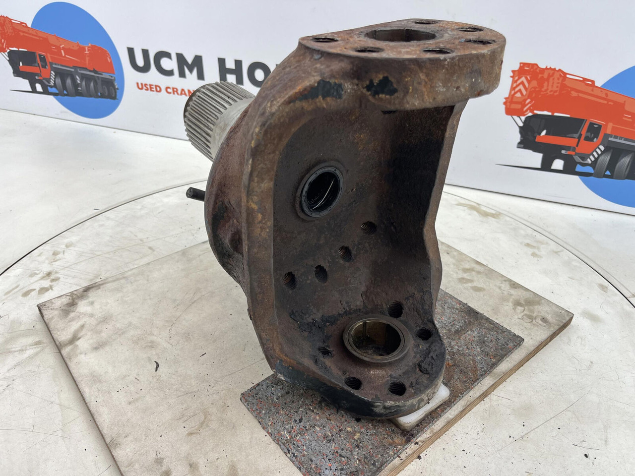 Terex AC 25 Steering knuckle 16 holes axle 2 - Steering knuckle for Mobile crane: picture 4 Terex AC 25 Steering knuckle 16 holes axle 2 - Steering knuckle for Mobile crane: picture 4