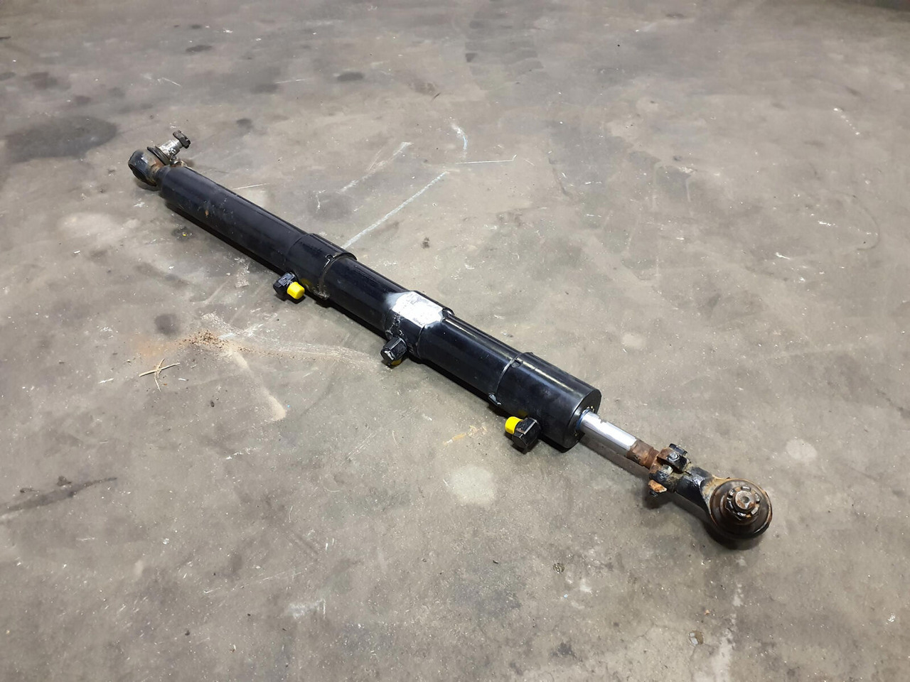 Terex AC 700 Steering Cylinder alxe 8 and 9 - Hydraulic cylinder for Crane: picture 1 Terex AC 700 Steering Cylinder alxe 8 and 9 - Hydraulic cylinder for Crane: picture 1