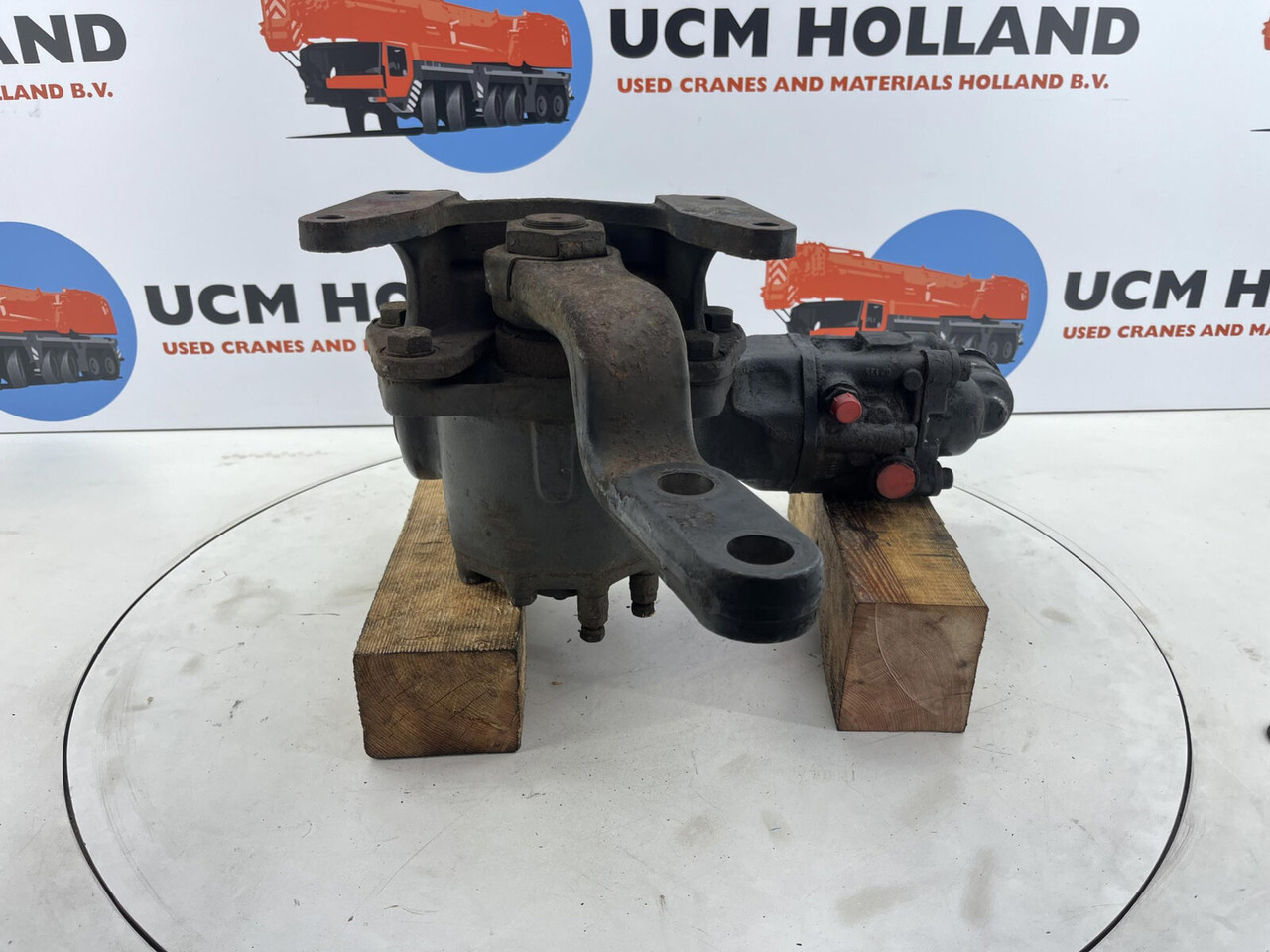 Terex ZF Steering box 135bar - Steering gear for Crane: picture 1 Terex ZF Steering box 135bar - Steering gear for Crane: picture 1