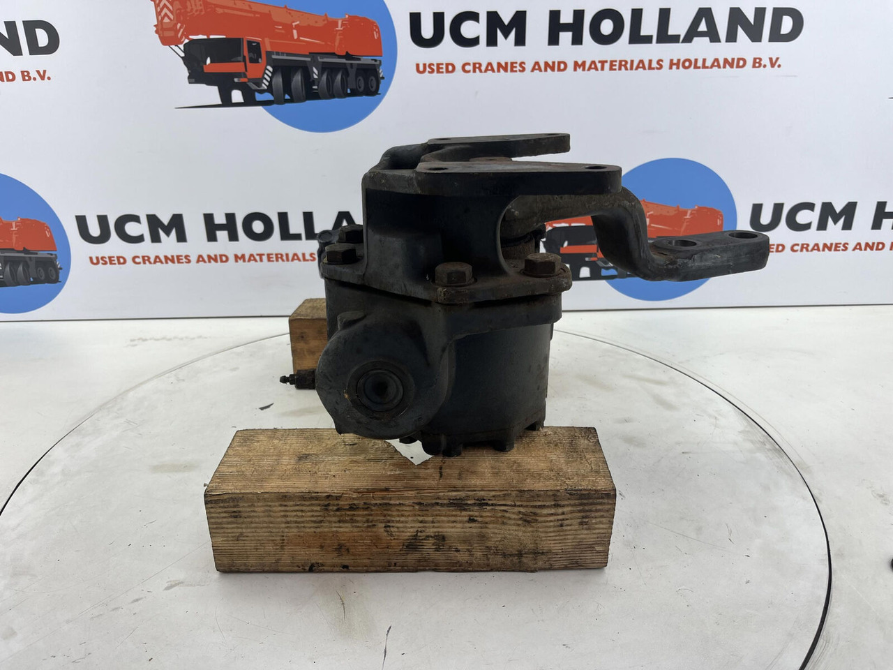 Terex ZF Steering box 135bar - Steering gear for Crane: picture 2 Terex ZF Steering box 135bar - Steering gear for Crane: picture 2