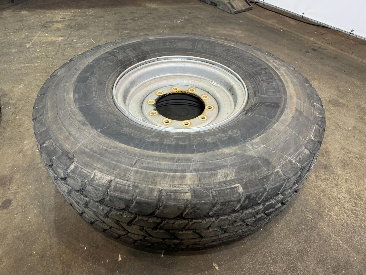 Wheel 445/95R25 10 12.3 1p - Wheel and tire package: picture 3 Wheel 445/95R25 10 12.3 1p - Wheel and tire package: picture 3
