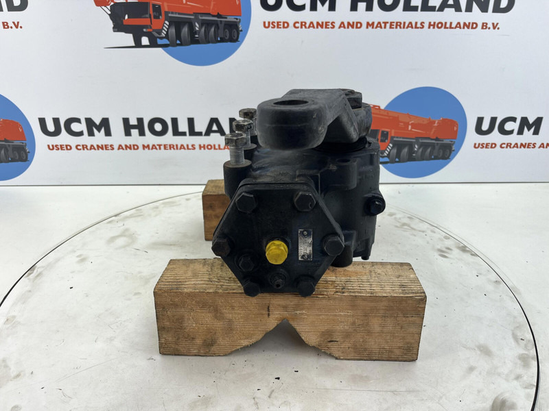 ZF LTM 1070 4.2 Steering box - Steering column for Crane: picture 4 ZF LTM 1070 4.2 Steering box - Steering column for Crane: picture 4