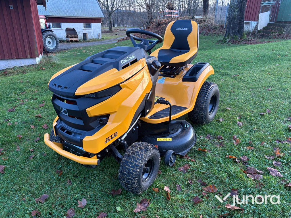 Åkgräsklippare - Cub Cadet - Lawn mower: picture 1 Åkgräsklippare - Cub Cadet - Lawn mower: picture 1