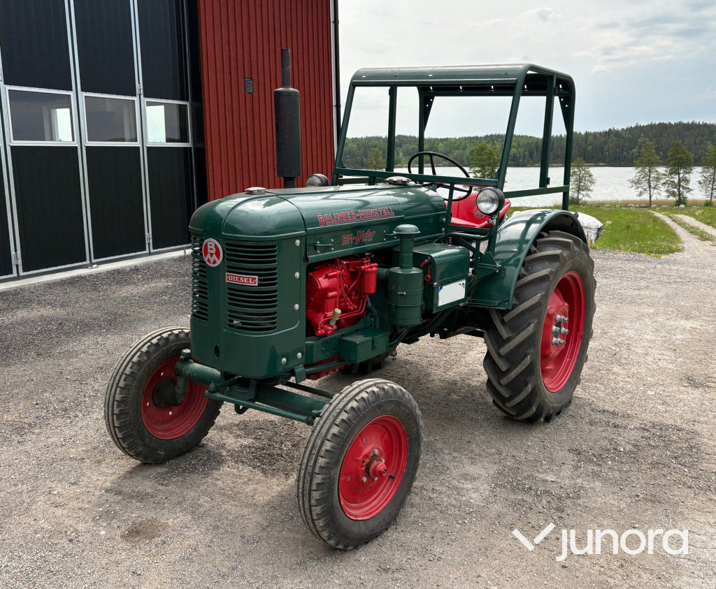 Bolinder-Munktell BM Victor traktor med kärra och tvåskärig plog - Farm tractor: picture 1 Bolinder-Munktell BM Victor traktor med kärra och tvåskärig plog - Farm tractor: picture 1