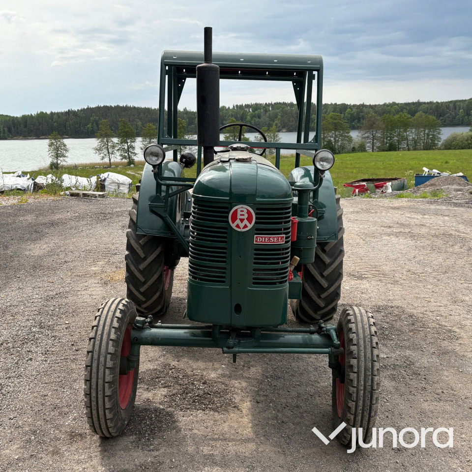 Bolinder-Munktell BM Victor traktor med kärra och tvåskärig plog - Farm tractor: picture 2 Bolinder-Munktell BM Victor traktor med kärra och tvåskärig plog - Farm tractor: picture 2