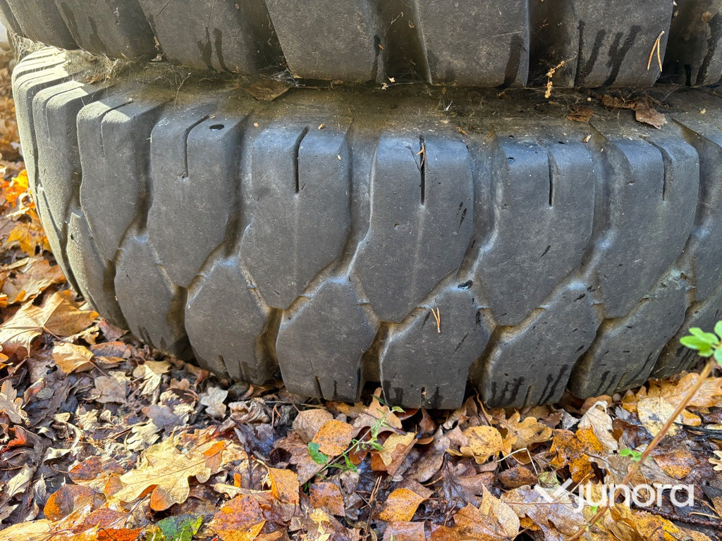 Däck & fälg - Till hjulgrävare Mitas - Wheel and tire package for Construction machinery: picture 4 Däck & fälg - Till hjulgrävare Mitas - Wheel and tire package for Construction machinery: picture 4