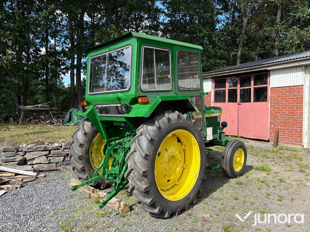 John Deere 2130 - Farm tractor: picture 5 John Deere 2130 - Farm tractor: picture 5