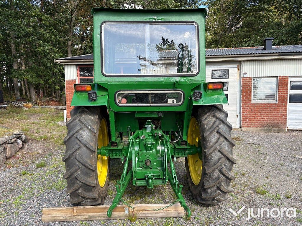 John Deere 2130 - Farm tractor: picture 4 John Deere 2130 - Farm tractor: picture 4