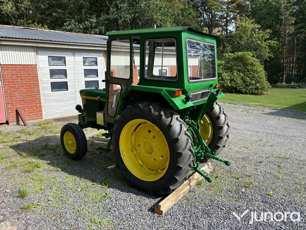 John Deere 2130 - Farm tractor: picture 3 John Deere 2130 - Farm tractor: picture 3