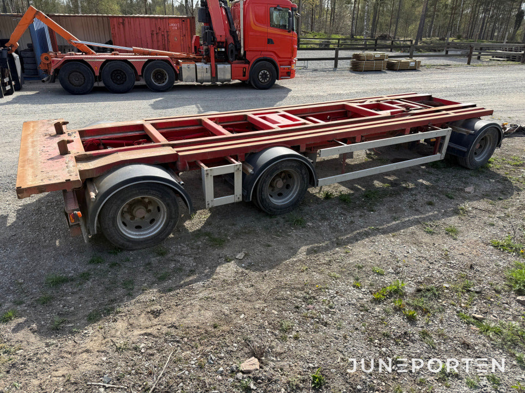 Lastväxlarsläp med tipp - Roll-off/ Skip trailer: picture 1 Lastväxlarsläp med tipp - Roll-off/ Skip trailer: picture 1