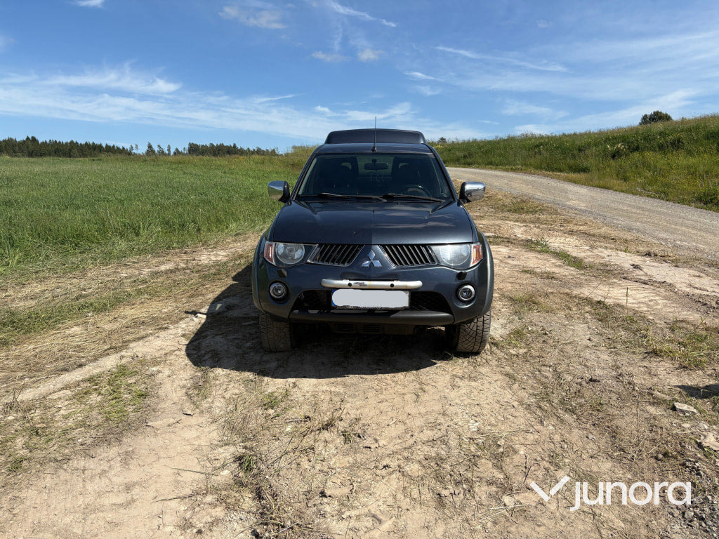 Mitsubishi L200 - Pickup truck: picture 2 Mitsubishi L200 - Pickup truck: picture 2