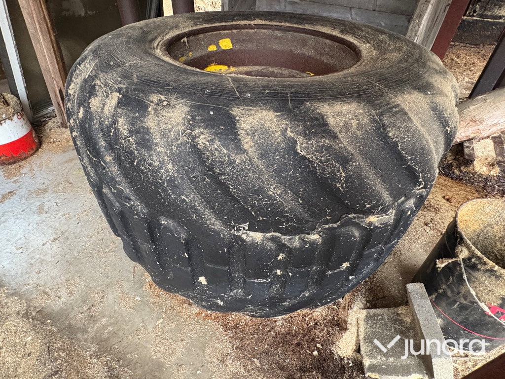 Reservhjul + fälg - John Deer 810 Skotare - Wheel and tire package for Agricultural machinery: picture 5 Reservhjul + fälg - John Deer 810 Skotare - Wheel and tire package for Agricultural machinery: picture 5