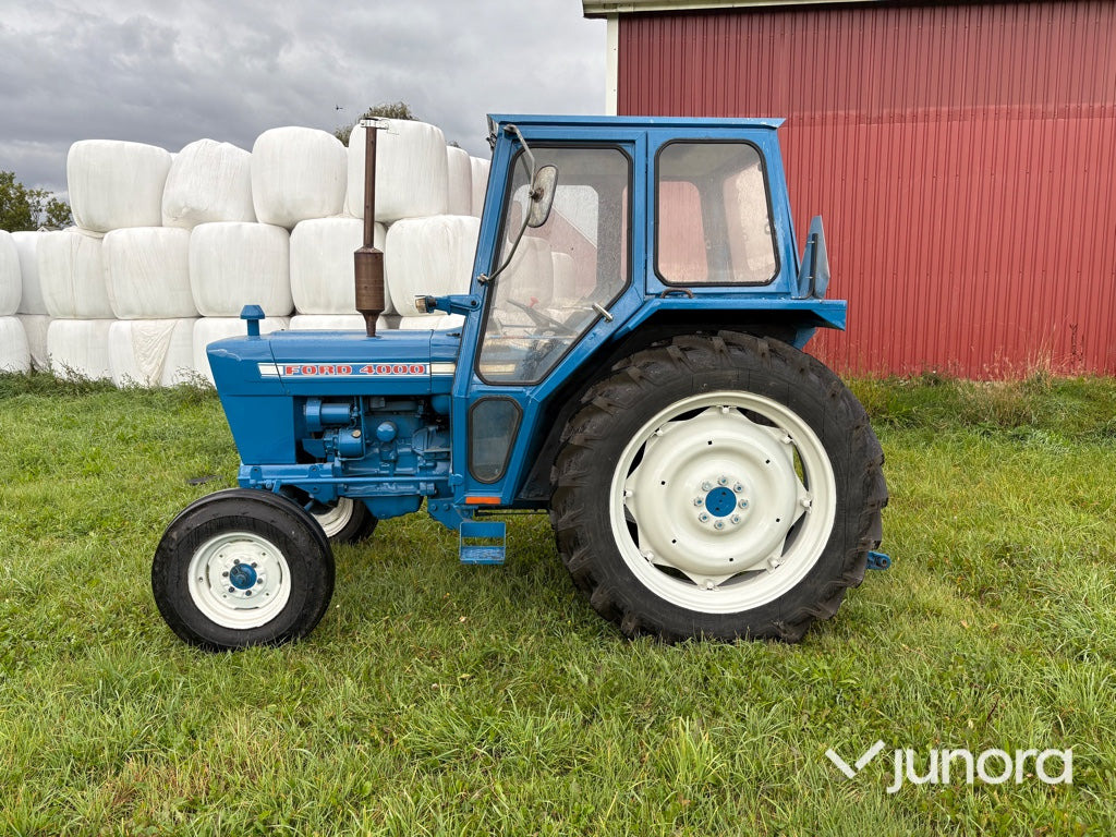 Traktor Ford 4000 - Farm tractor: picture 2 Traktor Ford 4000 - Farm tractor: picture 2