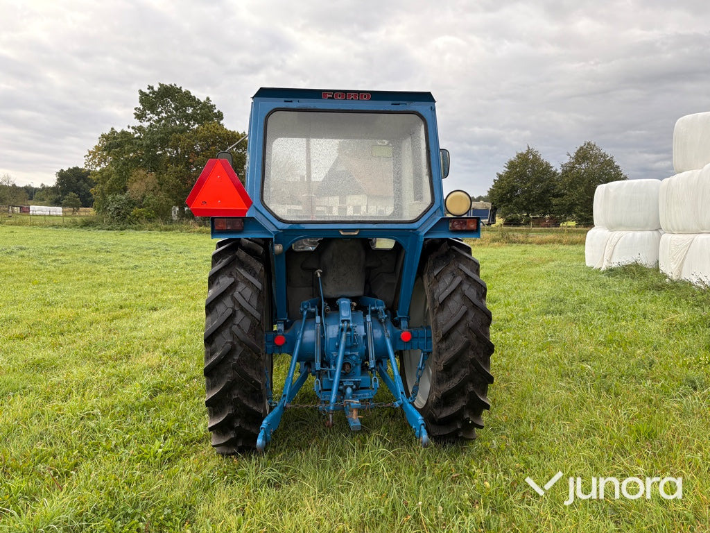 Traktor Ford 4000 - Farm tractor: picture 4 Traktor Ford 4000 - Farm tractor: picture 4