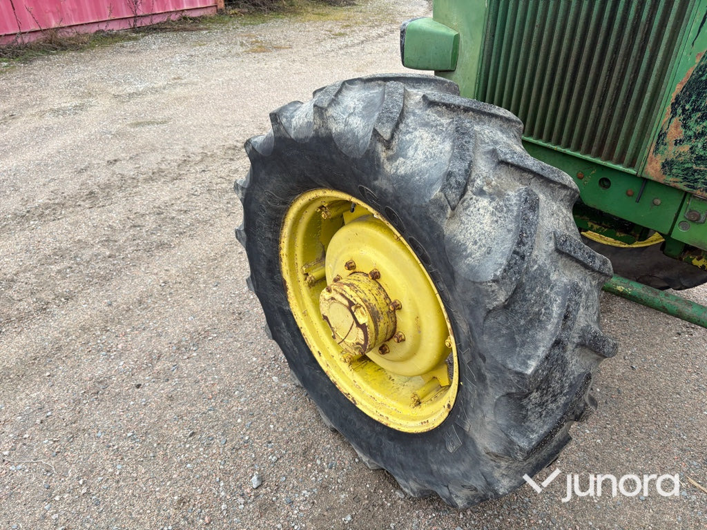 Farm tractor Traktor - John Deere 3140 MFWD: picture 30