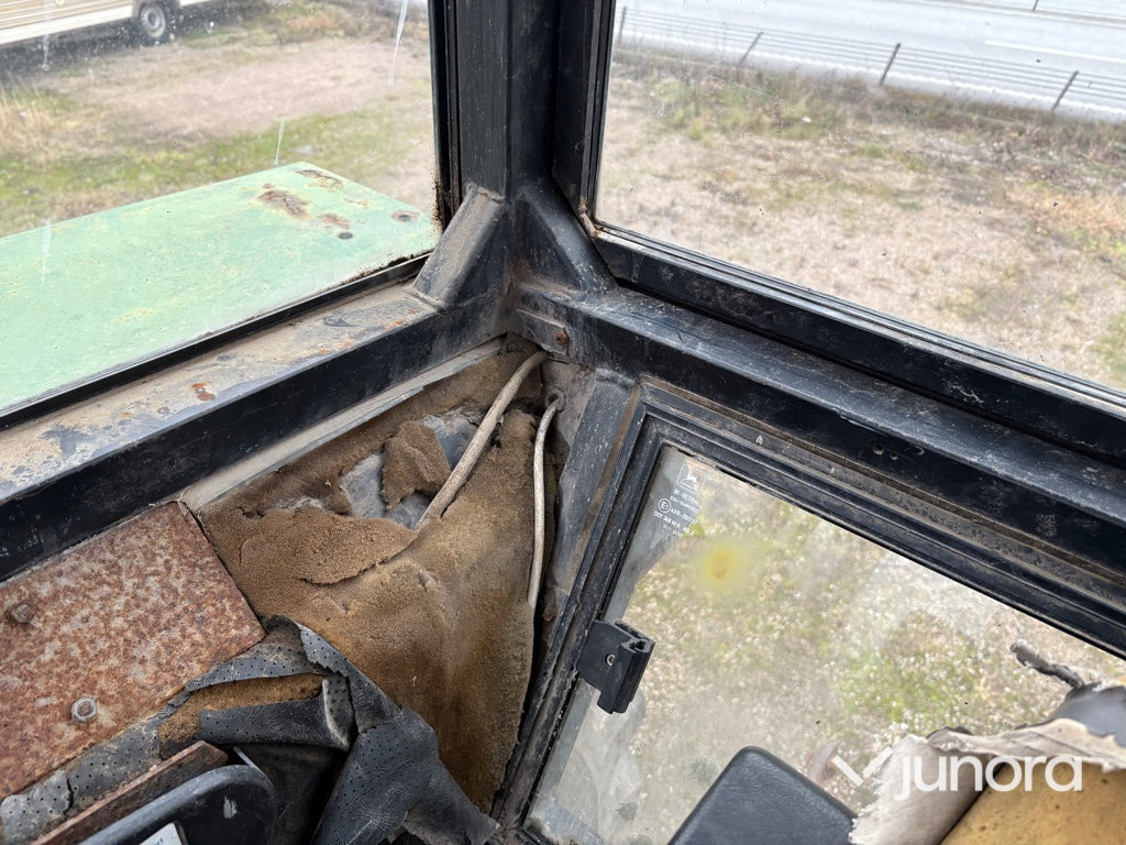 Farm tractor Traktor - John Deere 3140 MFWD: picture 18